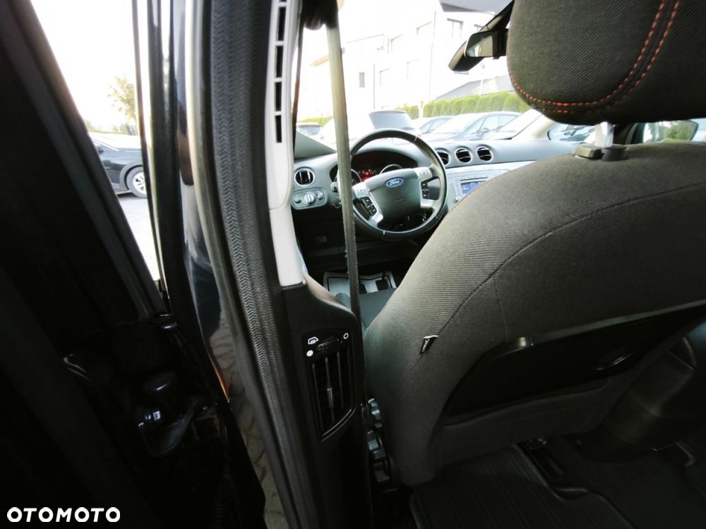 Ford S-Max - 16