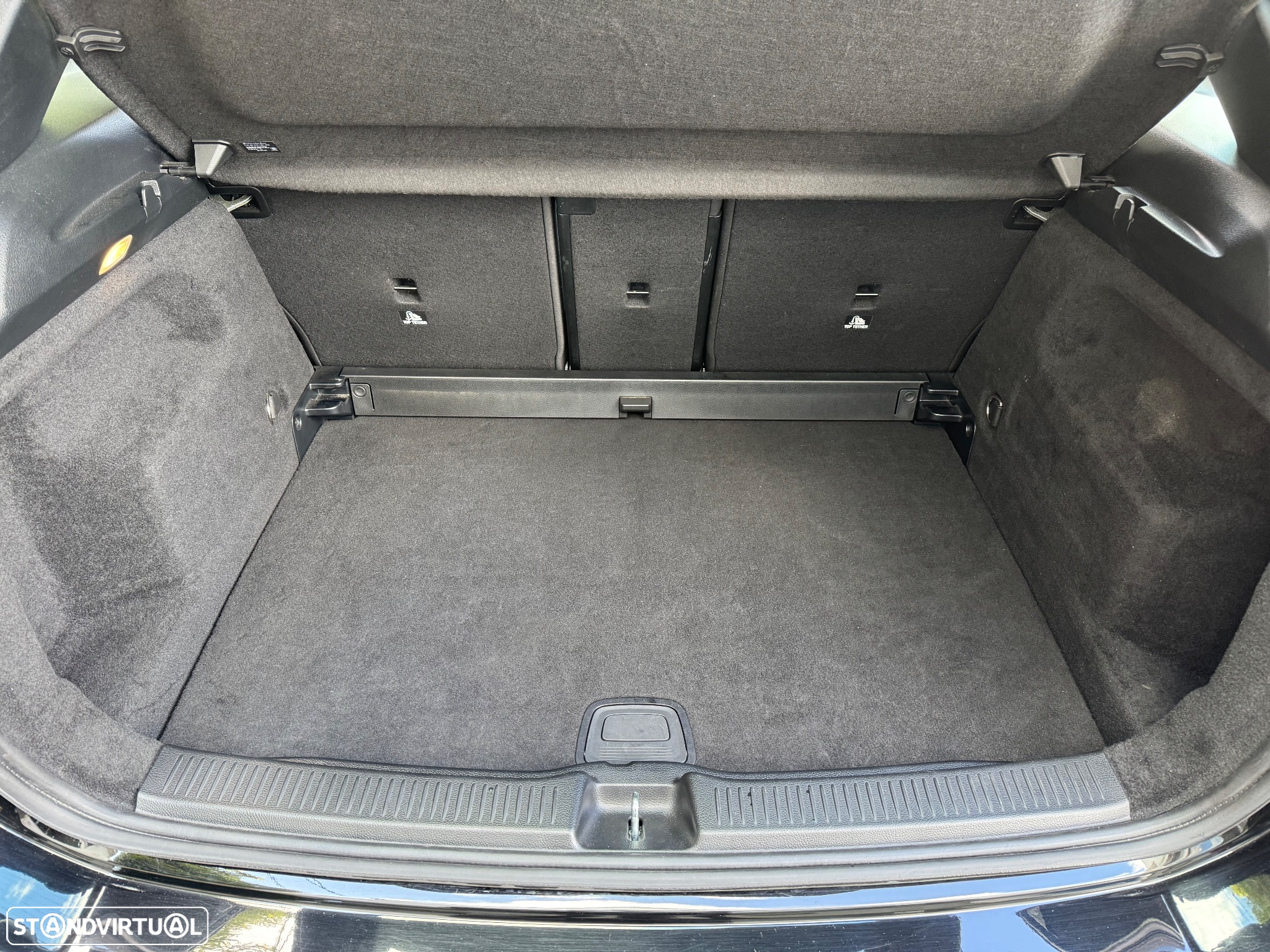 Mercedes-Benz B 180 d AMG Line - 28