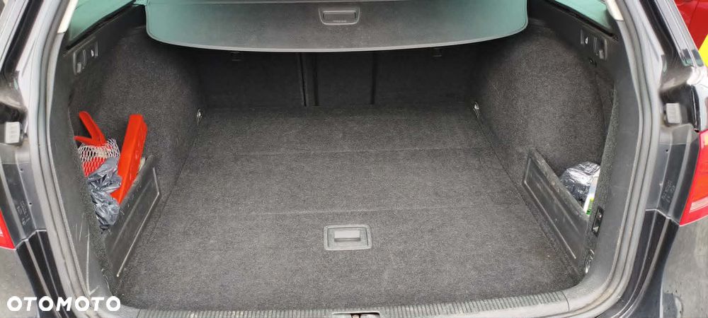 Volkswagen Passat 2.0 TDI BlueMotion Technology Comfortline - 12