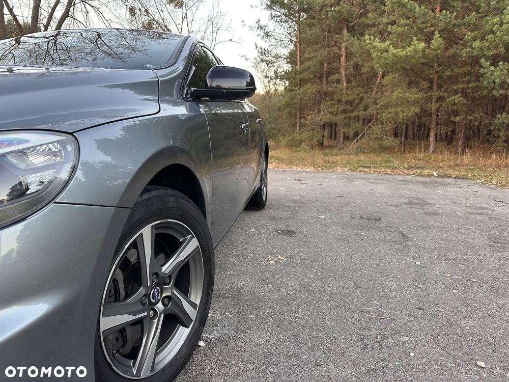 Volvo V40 D4 Drive-E R-Design Momentum - 3