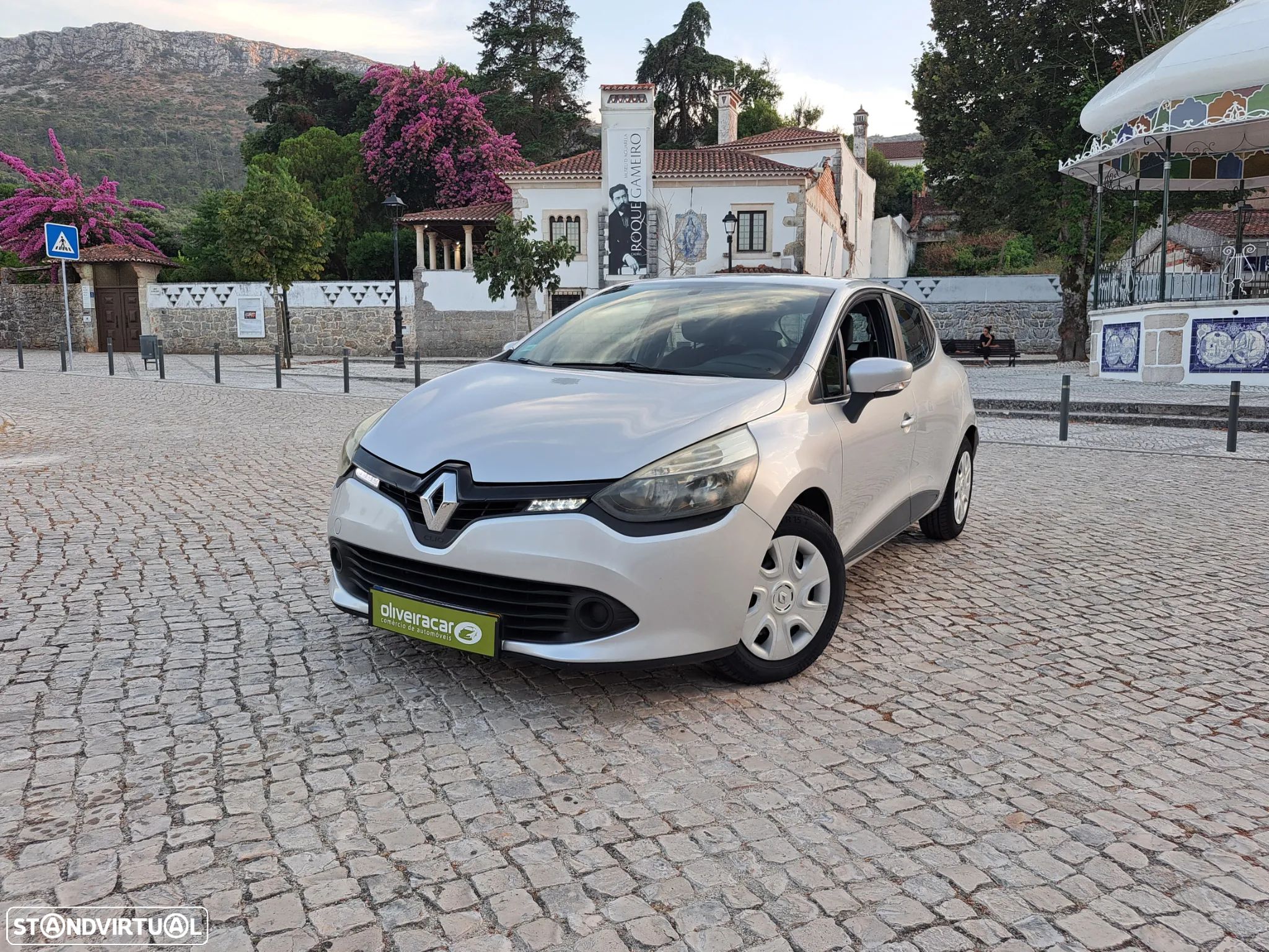 Renault Clio 1.2 16V Confort - 1