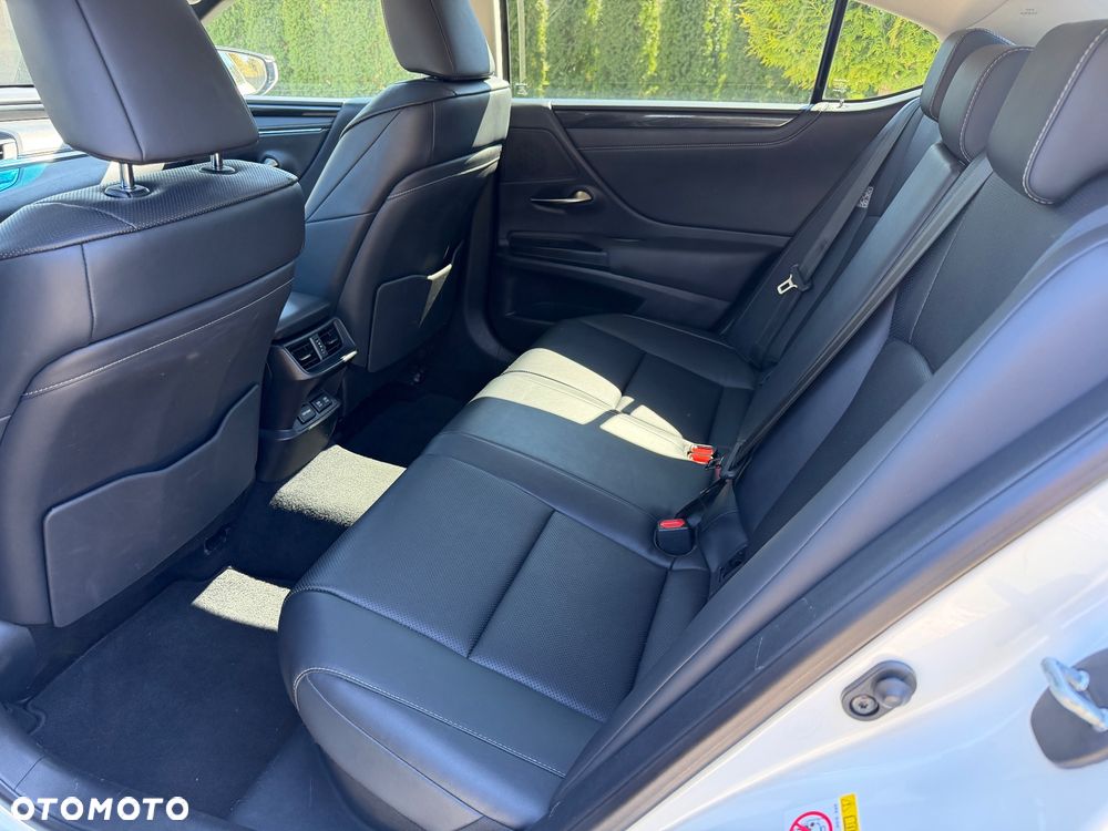 Lexus ES 300h Business Line - 35
