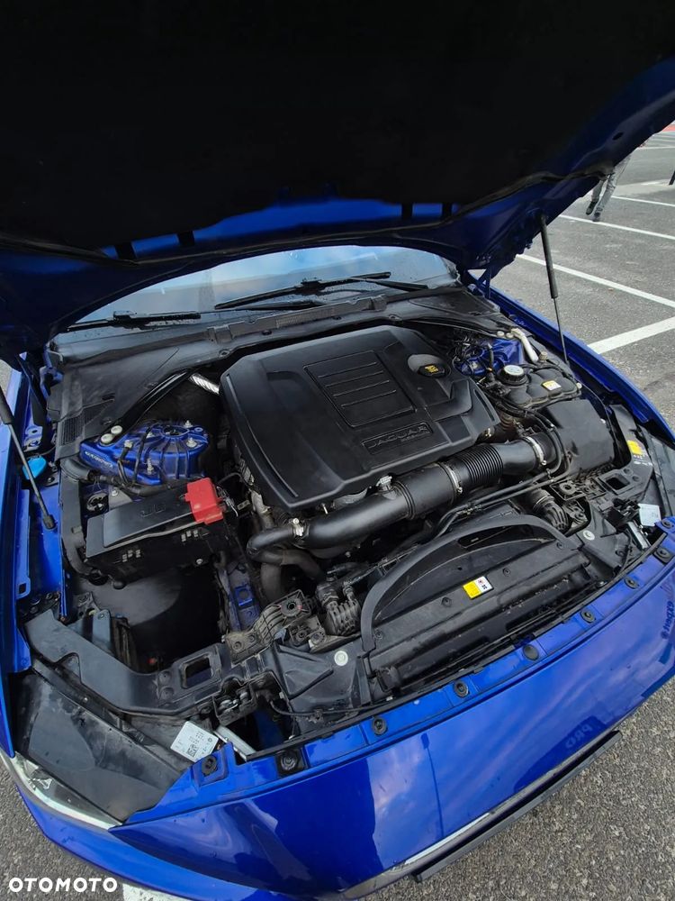 Jaguar XE 30t AWD Prestige - 10