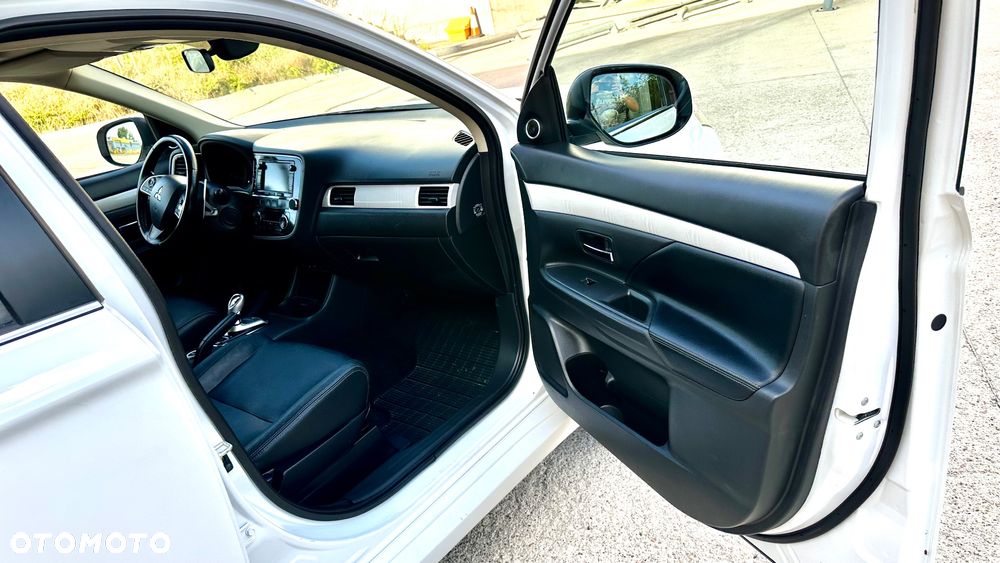 Mitsubishi Outlander 2.0 4WD Plug-In Hybrid - 18