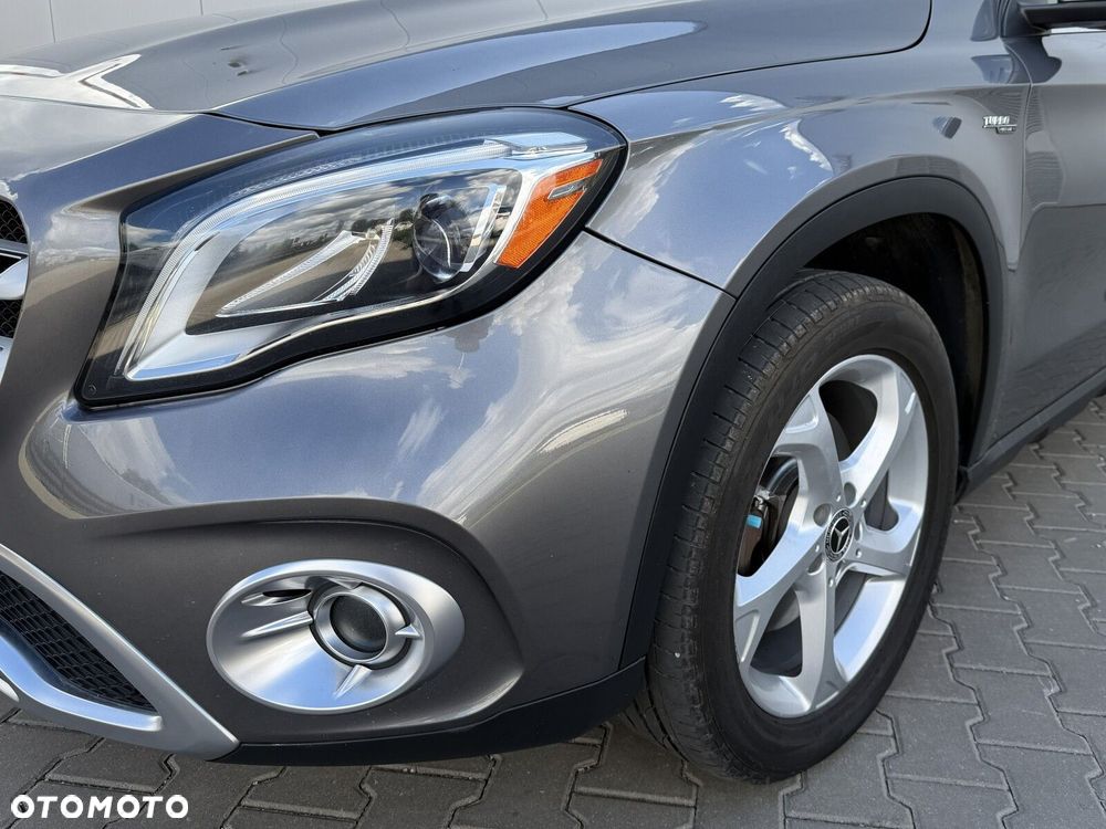 Mercedes-Benz GLA 250 4-Matic - 11