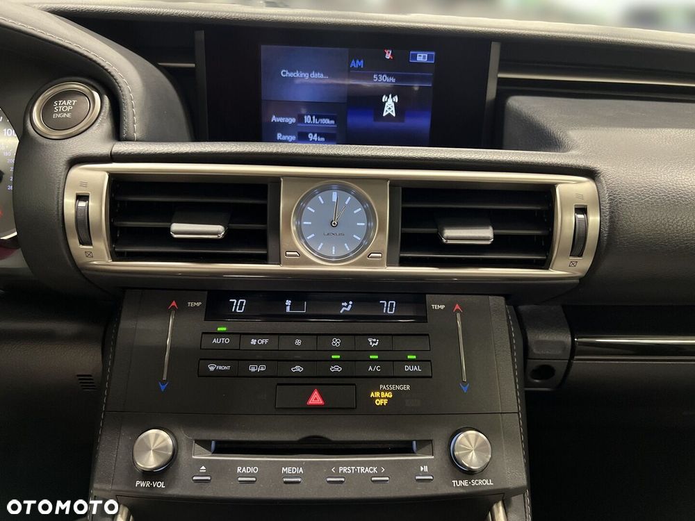 Lexus IS 200t Prestige - 27