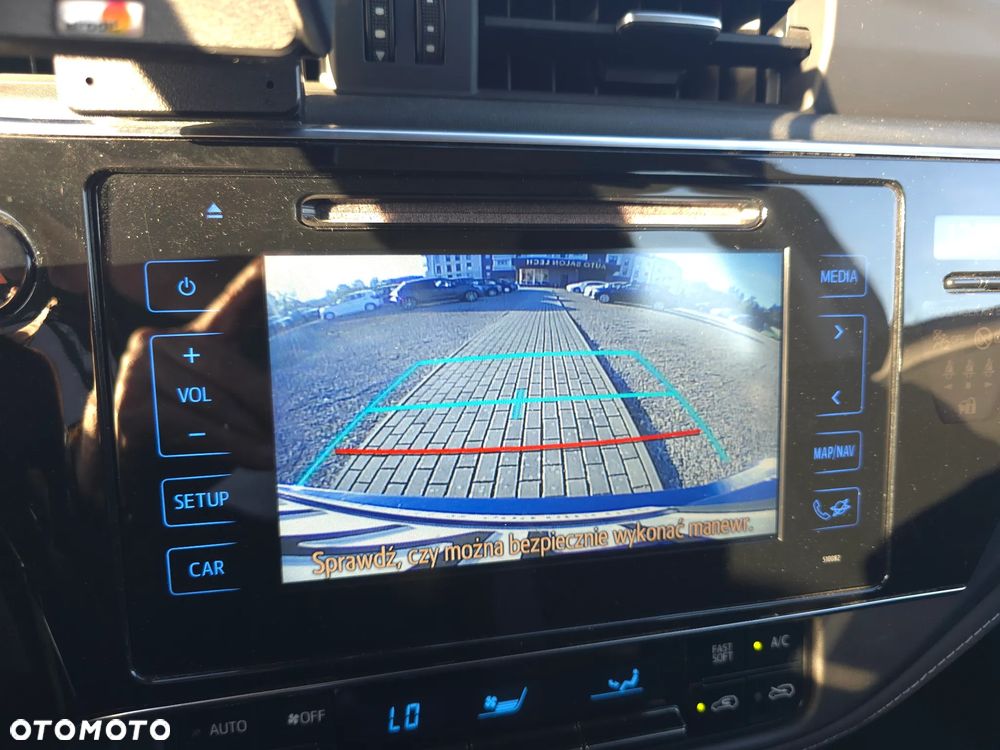Toyota Auris 1.6 Premium - 30