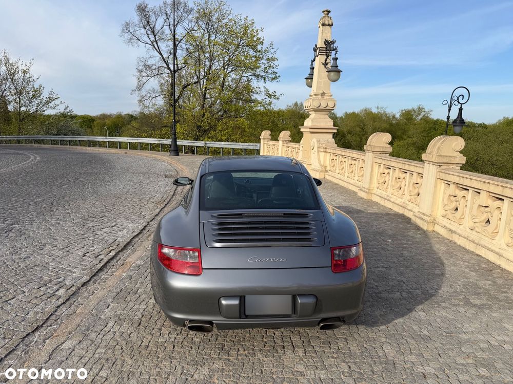 Porsche 911 Carrera - 3