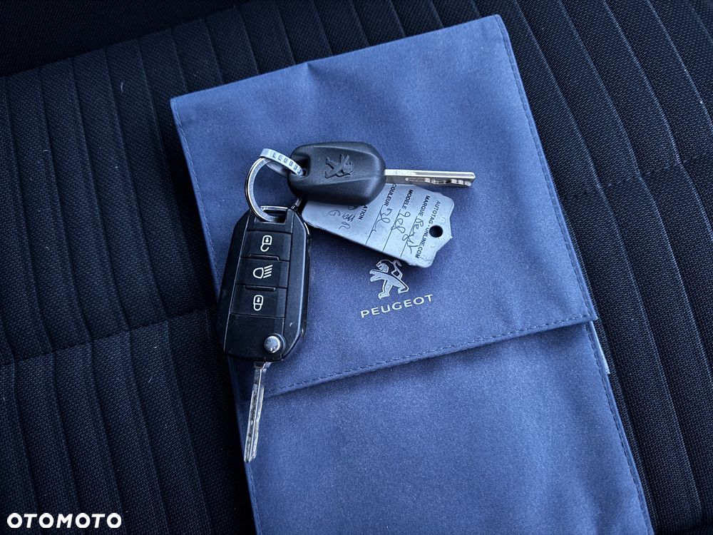 Peugeot 208 PureTech 100 EAT8 Allure Pack - 17