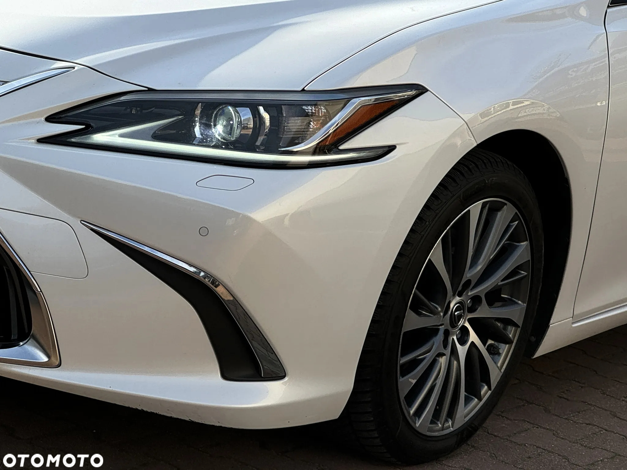 Lexus ES 300h Elegance - 29