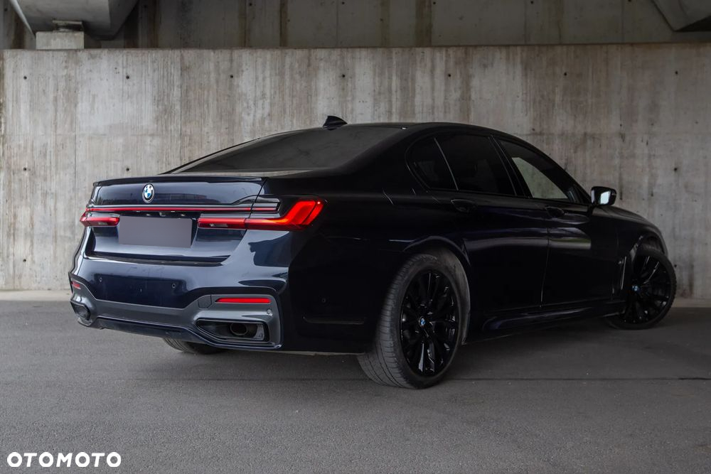 BMW Seria 7 745e sport - 10