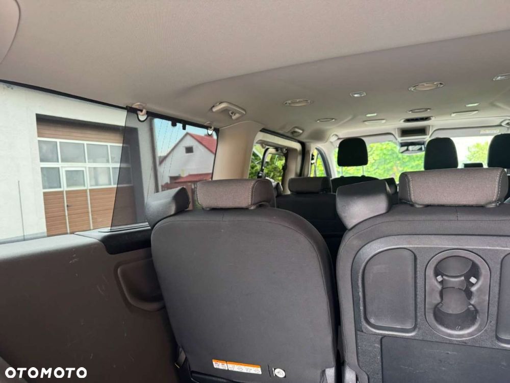 Ford Tourneo Custom - 38