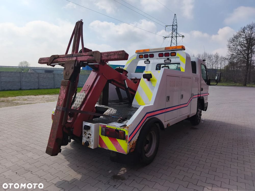 Mitsubishi FUSO - 4