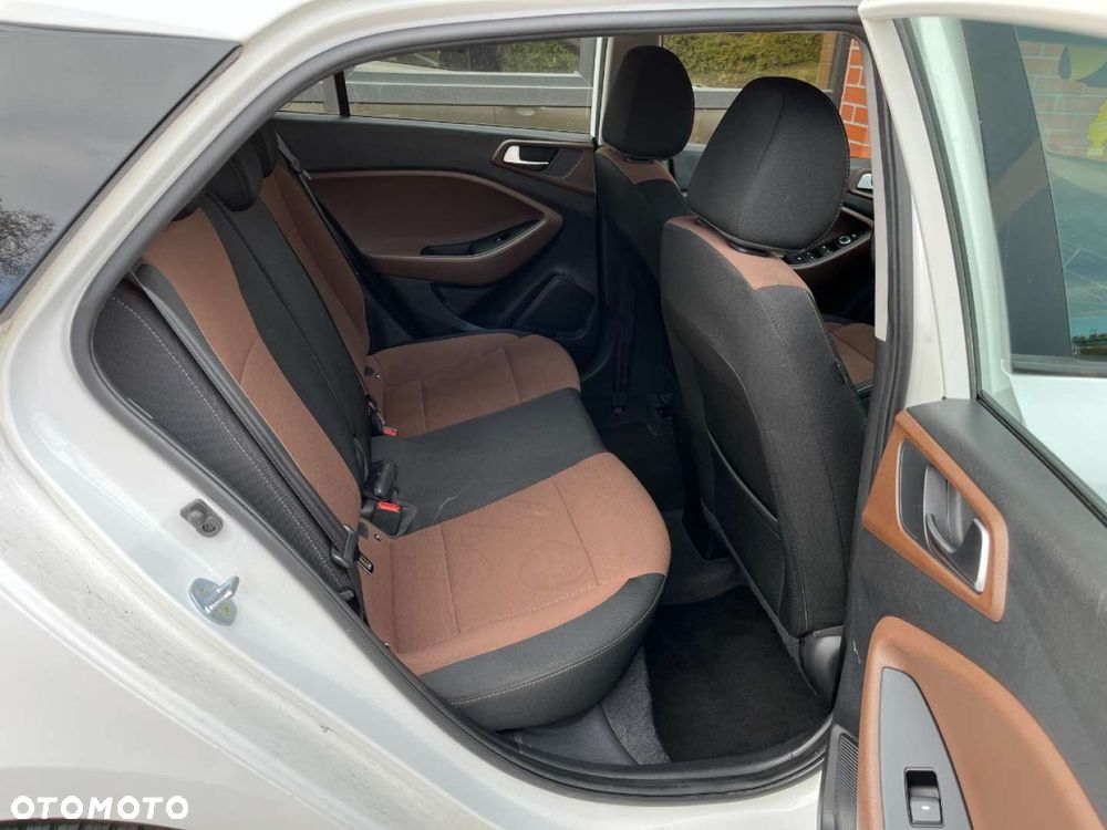 Hyundai i20 1.4 CRDI Comfort - 24