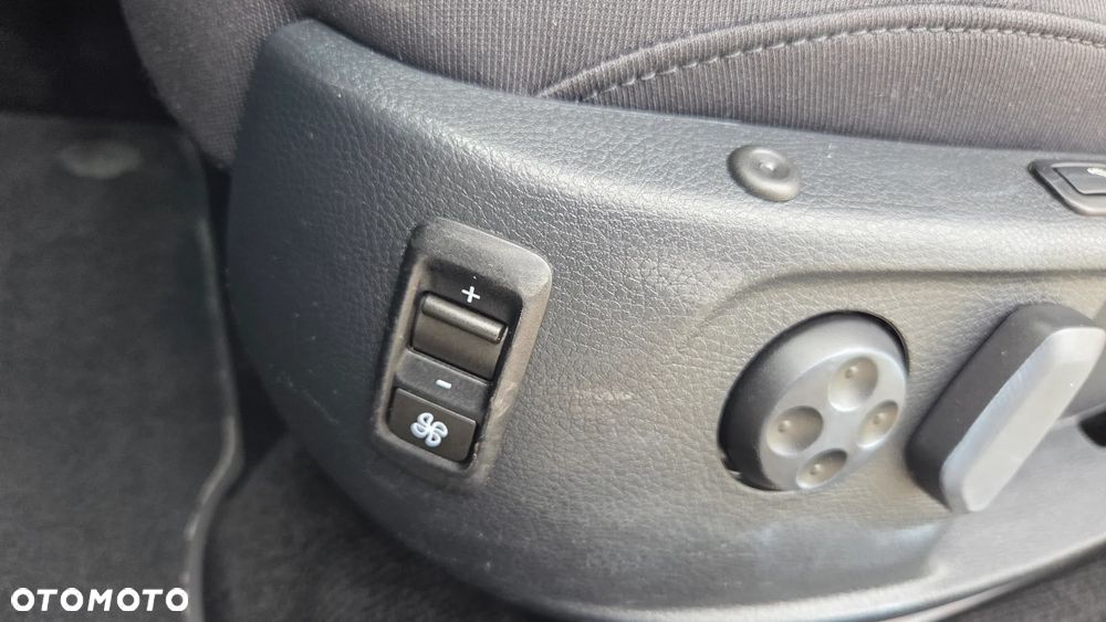 Volkswagen Passat Variant 2.0 TDI BlueMotion Technology DPF Comfortline - 17