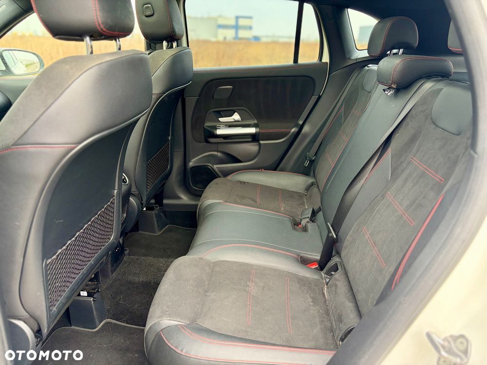 Mercedes-Benz GLA 250 4-Matic AMG Line - 12