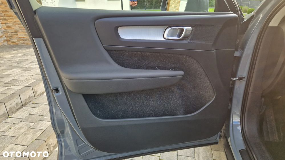 Volvo XC 40 T3 Momentum - 25