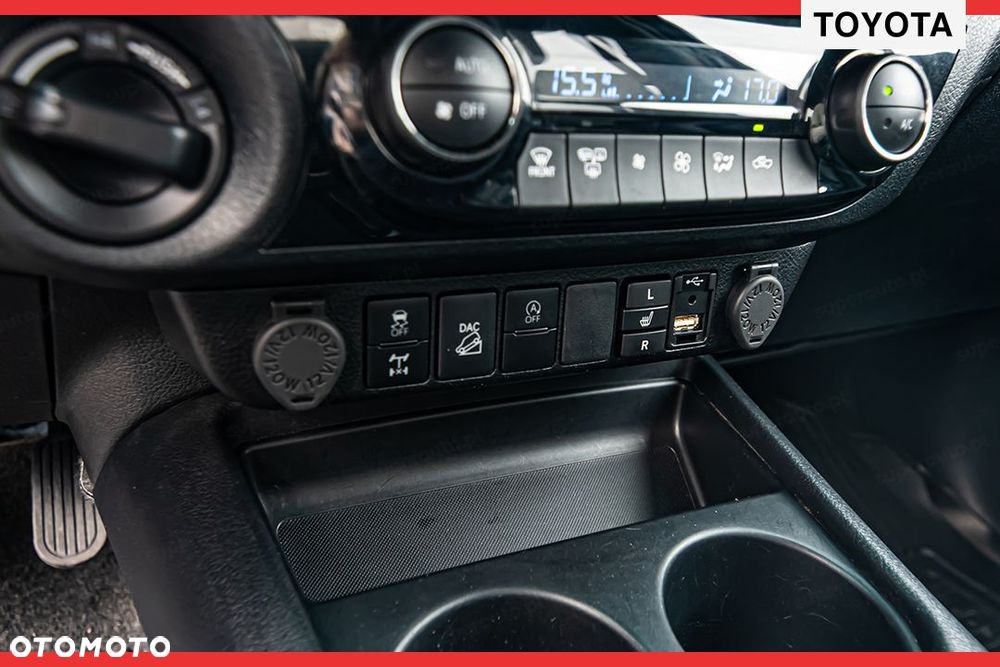 Toyota Hilux 2.8 D-4D Double Cab Invincible 4x4 - 27