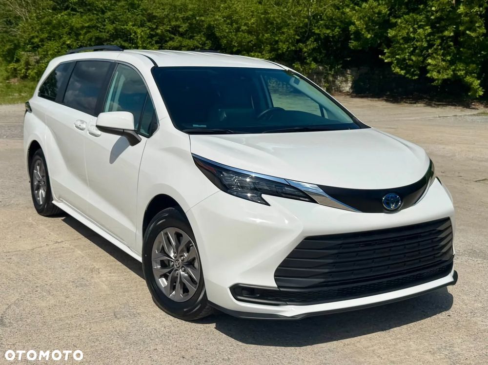 Toyota Sienna - 1