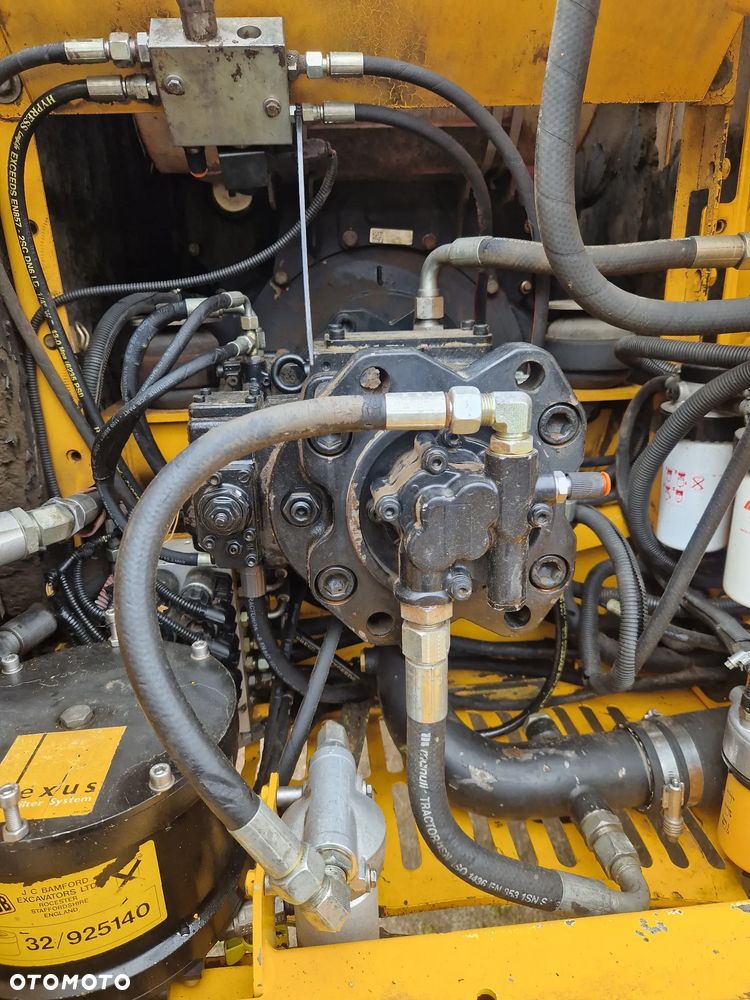 JCB JS 220LC - 10