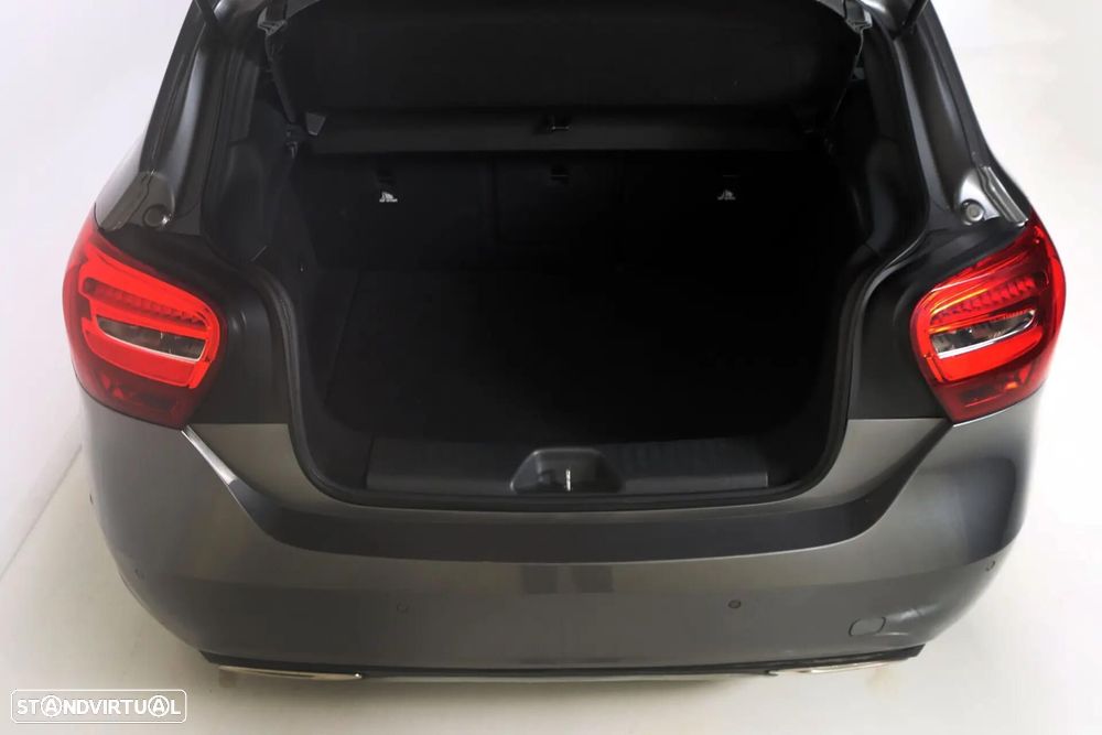 Mercedes-Benz A 180 d AMG Line - 16