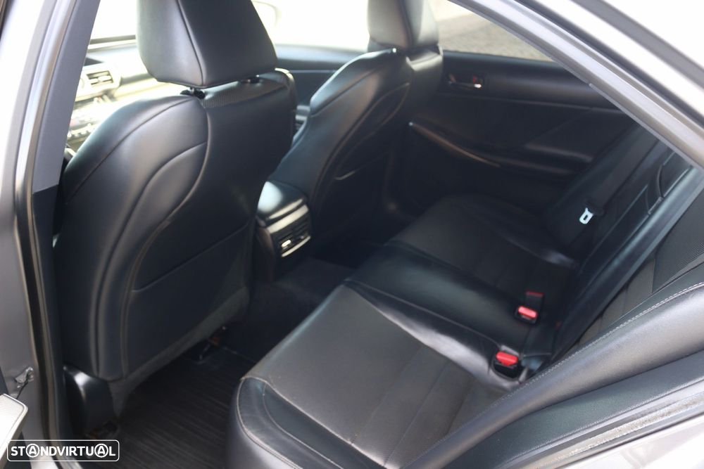 Lexus IS 300H F Sport - 44