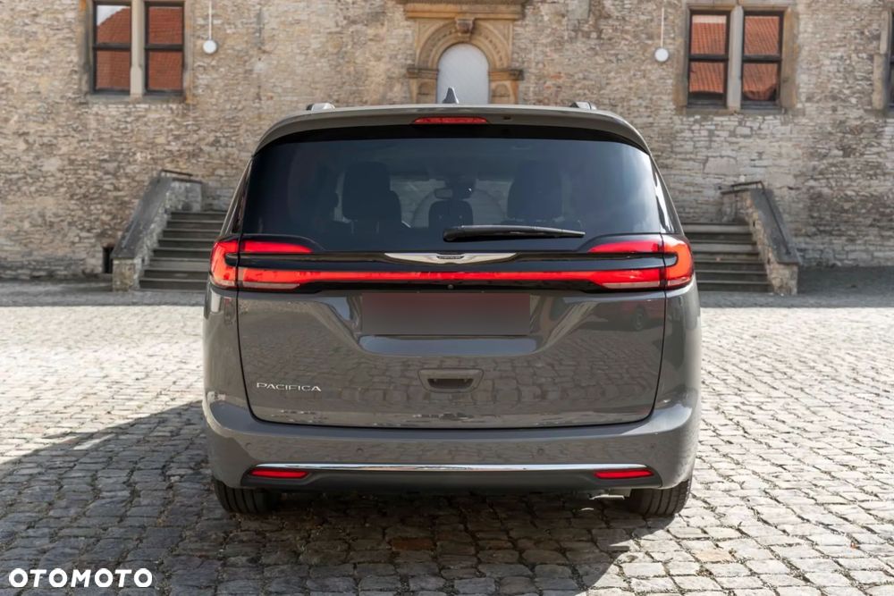 Chrysler Pacifica - 12