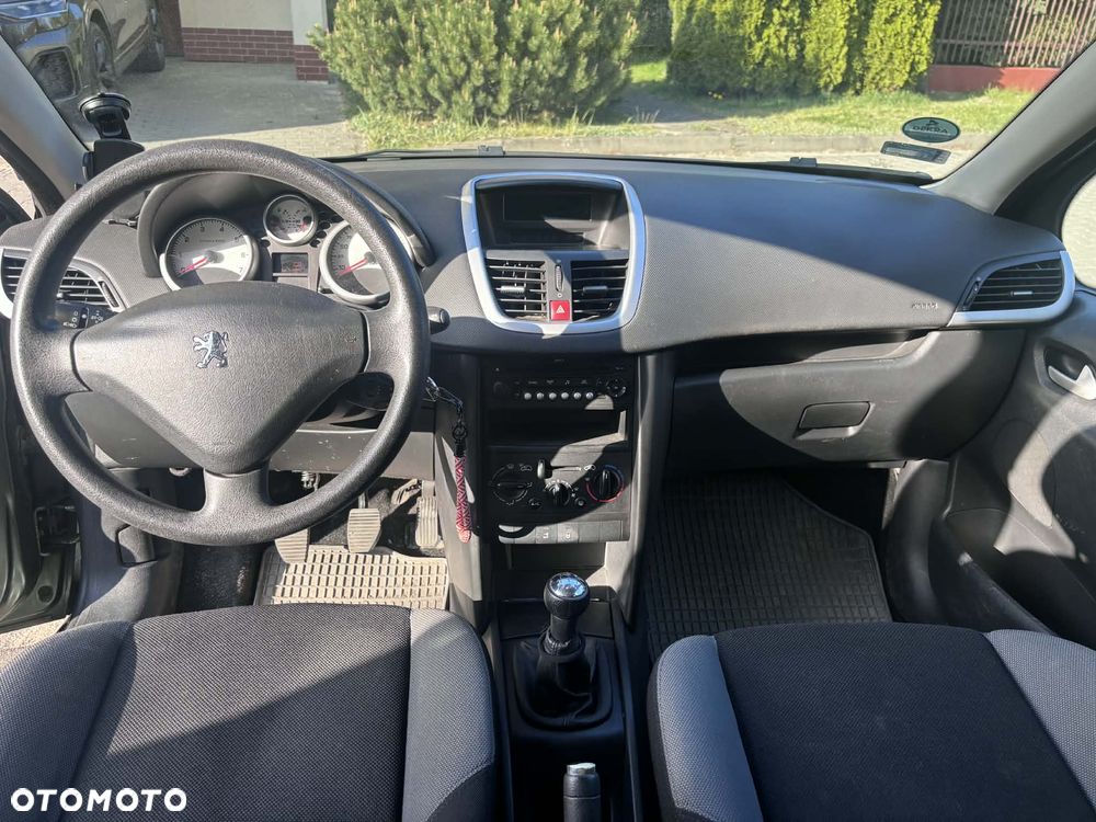 Peugeot 207 1.4 - 7