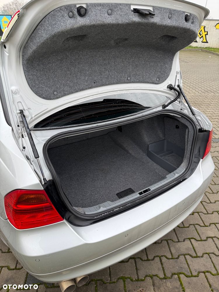 BMW Seria 3 318i - 5