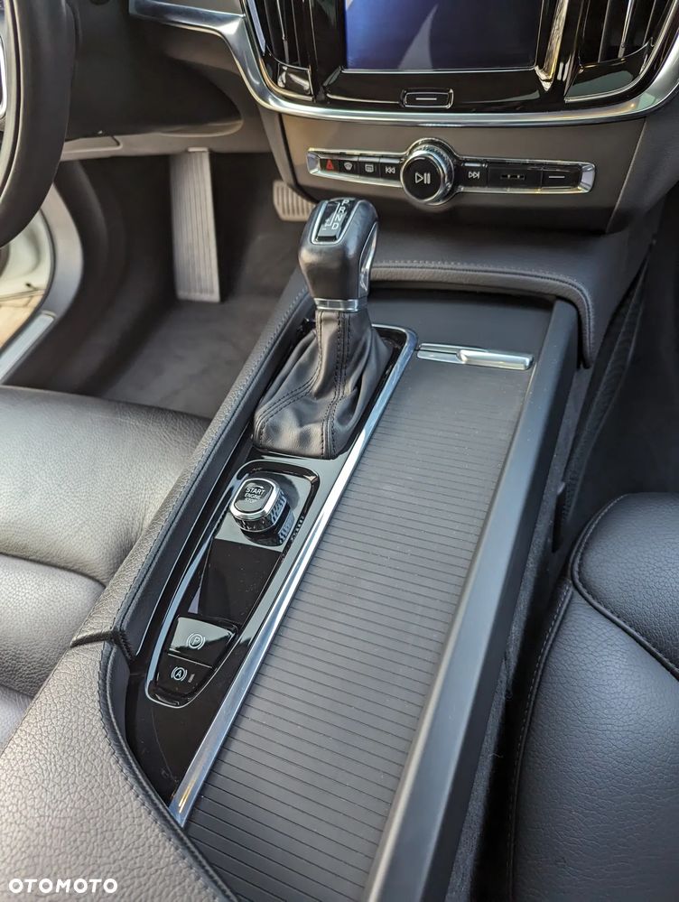 Volvo V90 D4 Momentum Pro - 20