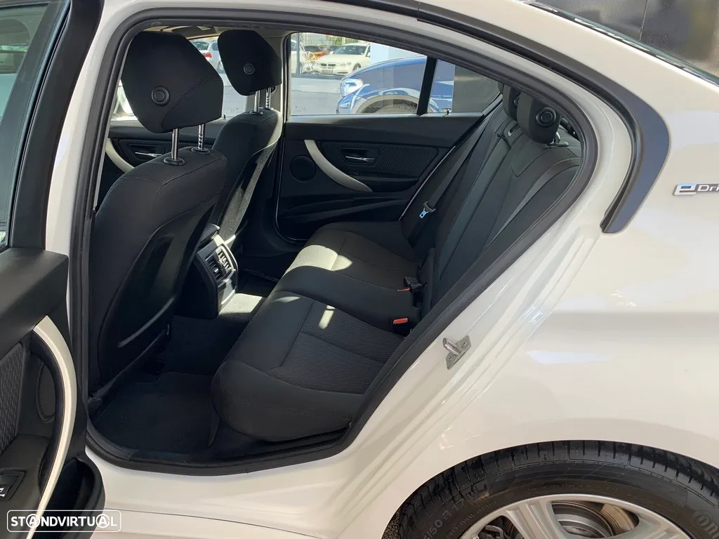 BMW 330 e iPerformance Line Sport - 17