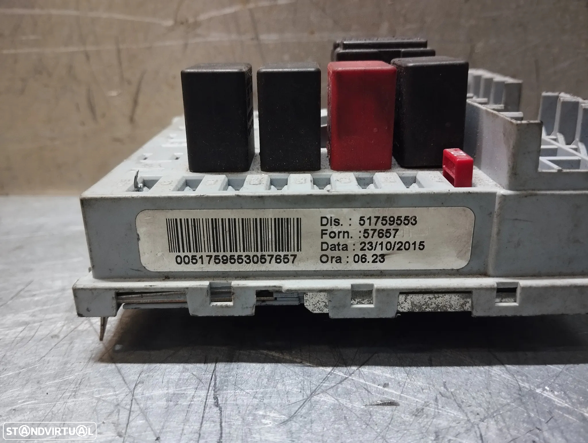 CAIXA DOS FUSIVEIS FIAT STILO REF. 51759553 - 3