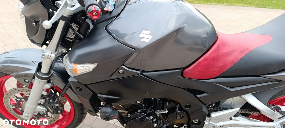 Suzuki GSR - 35