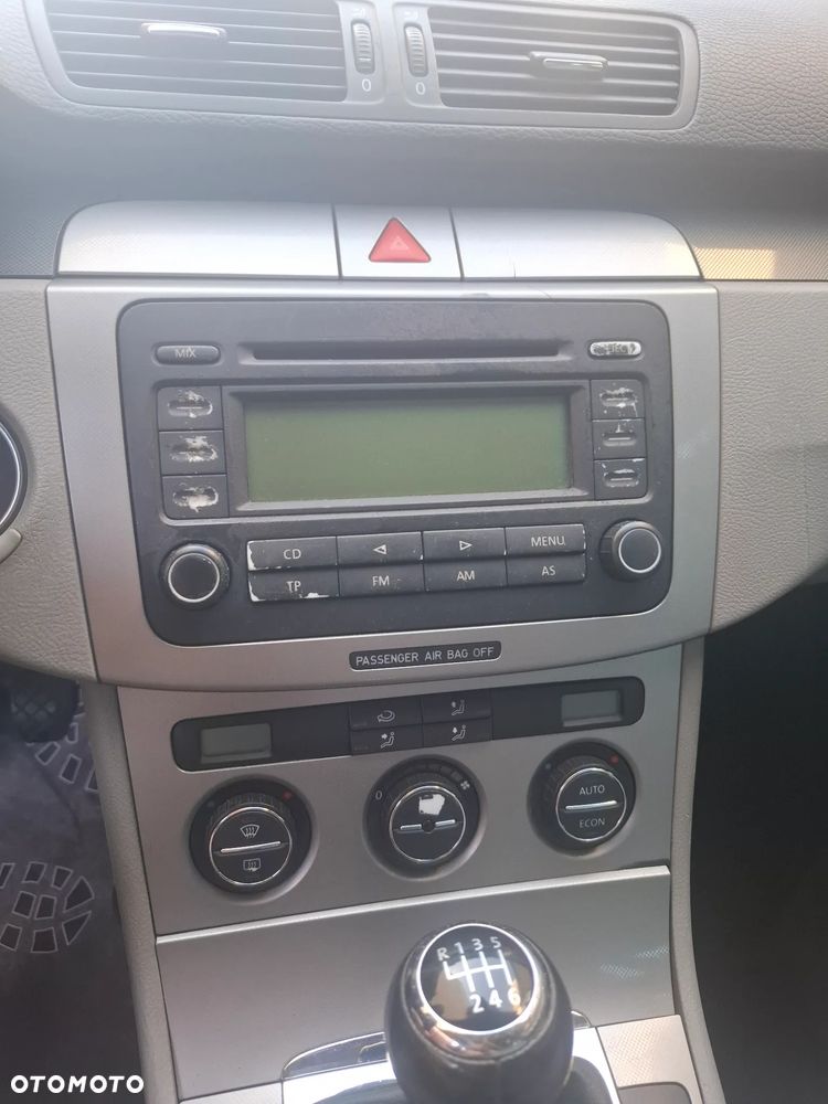Volkswagen Passat 1.6 FSI Comfortline - 8