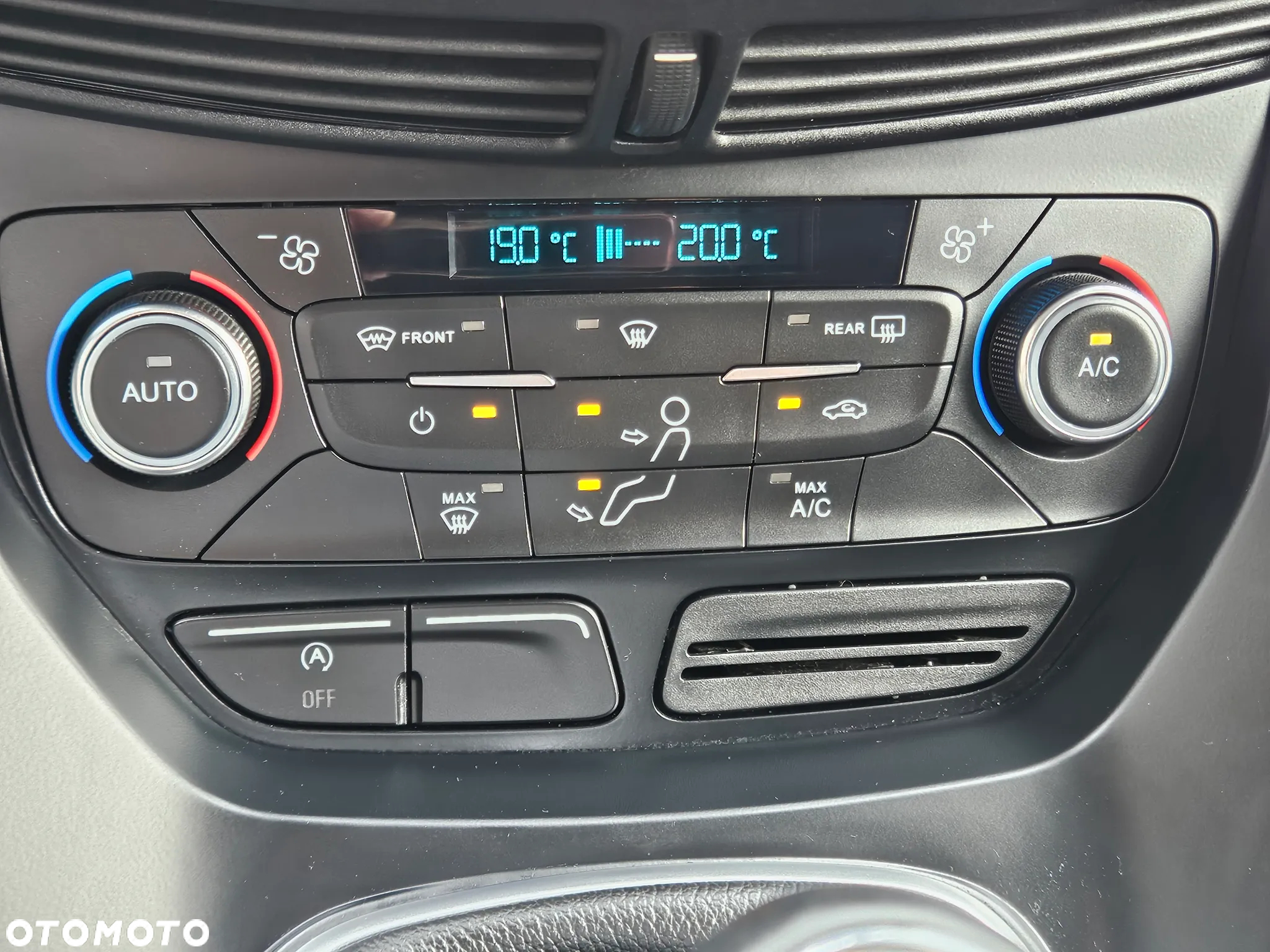 Ford Kuga - 12