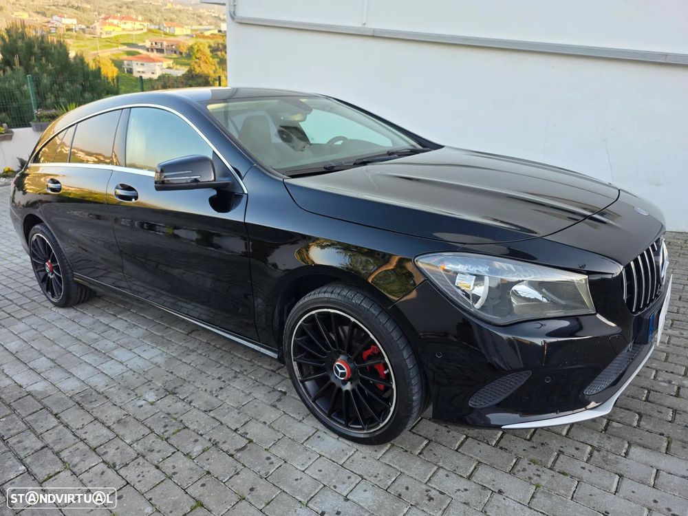 Mercedes-Benz CLA 180 d Shooting Brake AMG Line - 11