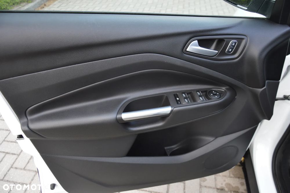 Ford Kuga 2.0 TDCi 2x4 Titanium - 17