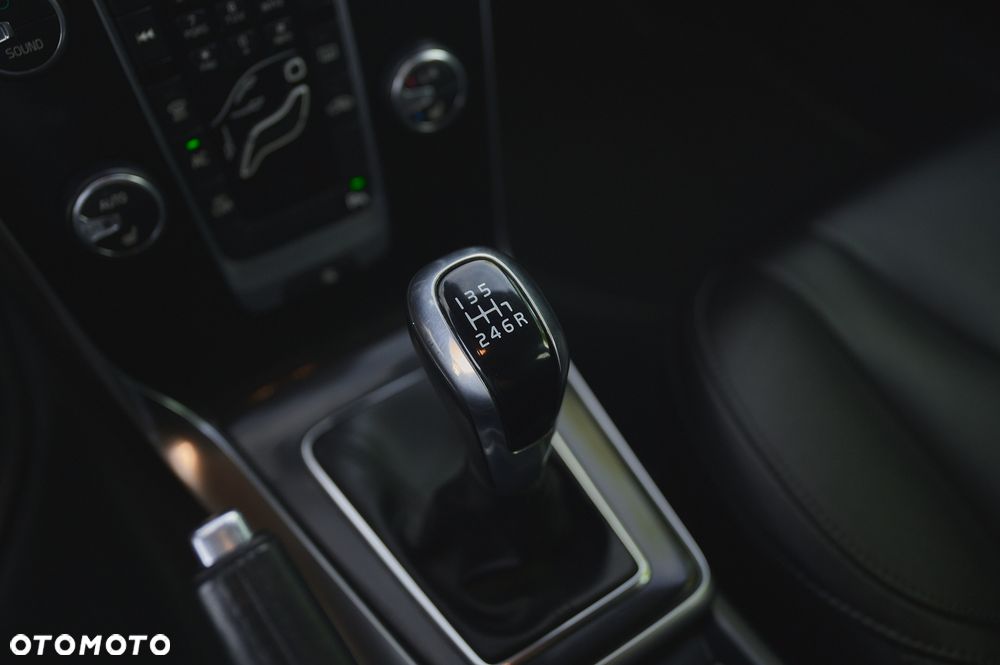 Volvo V40 D3 Summum - 33