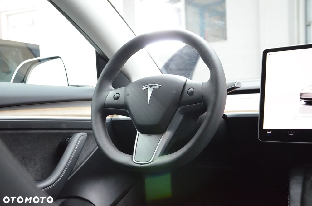 Tesla Model 3 - 17