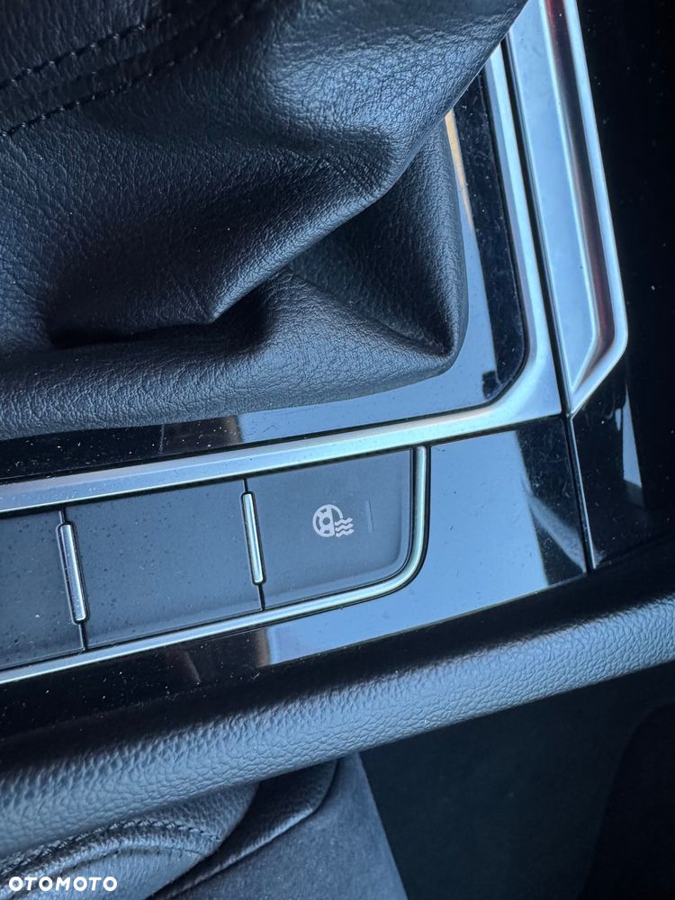 Volkswagen Passat 2.0 TDI SCR DSG Highline - 32