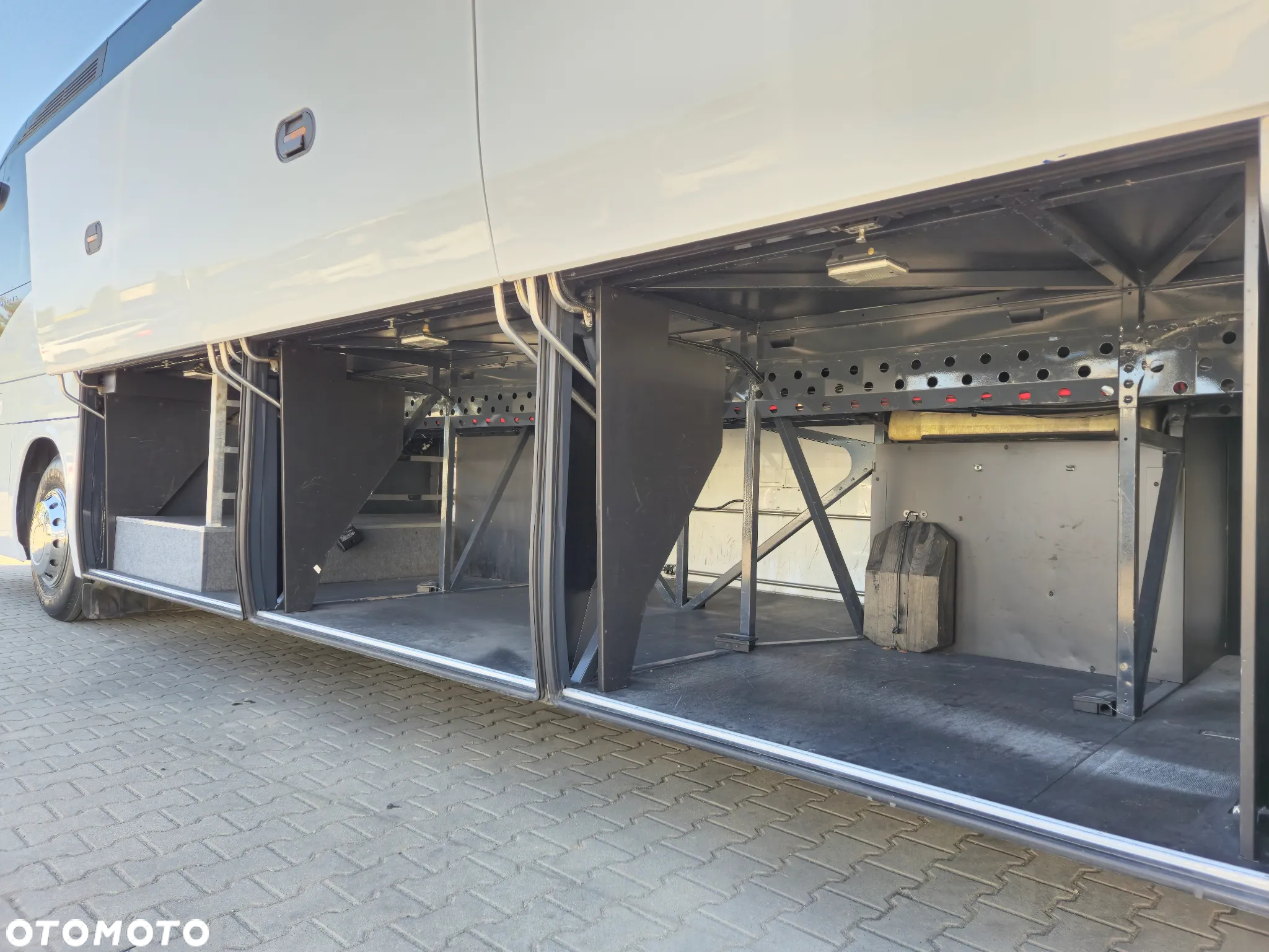 Iveco MAGELYS / SPROWADZONY / WINDA / EURO 6 - 25