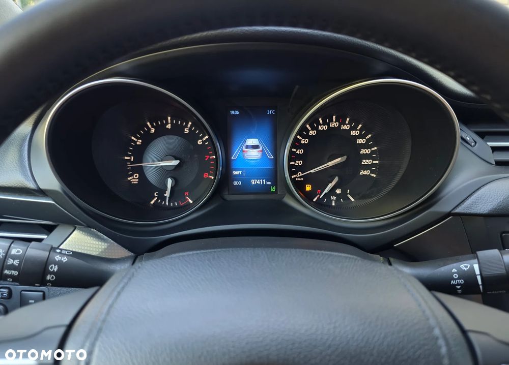 Toyota Avensis - 31