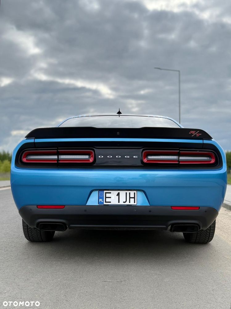 Dodge Challenger - 11