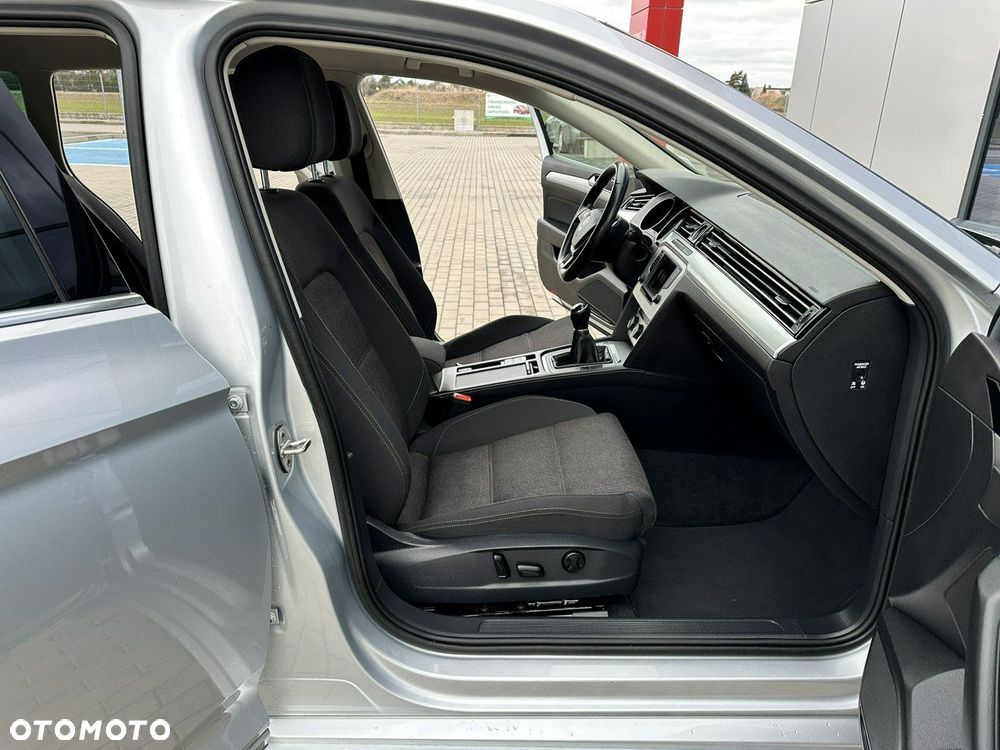 Volkswagen Passat Variant 2.0 TDI SCR Comfortline - 16