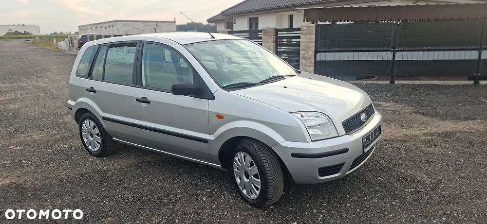 Ford Fusion - 8