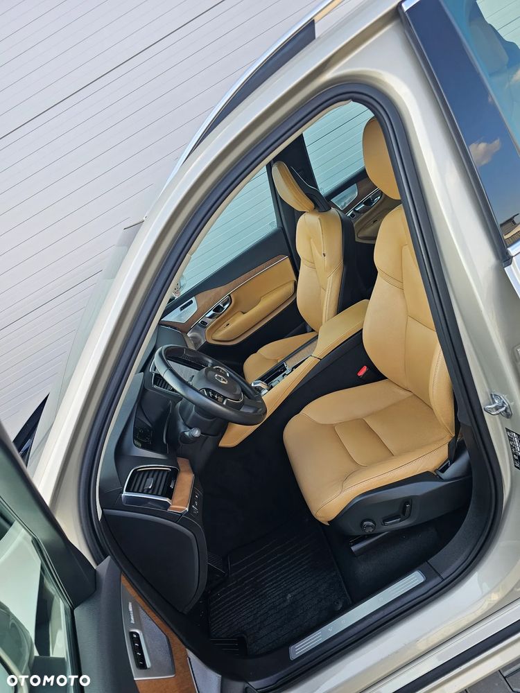 Volvo XC 90 T8 AWD Plug-In Hybrid Momentum 7os - 27