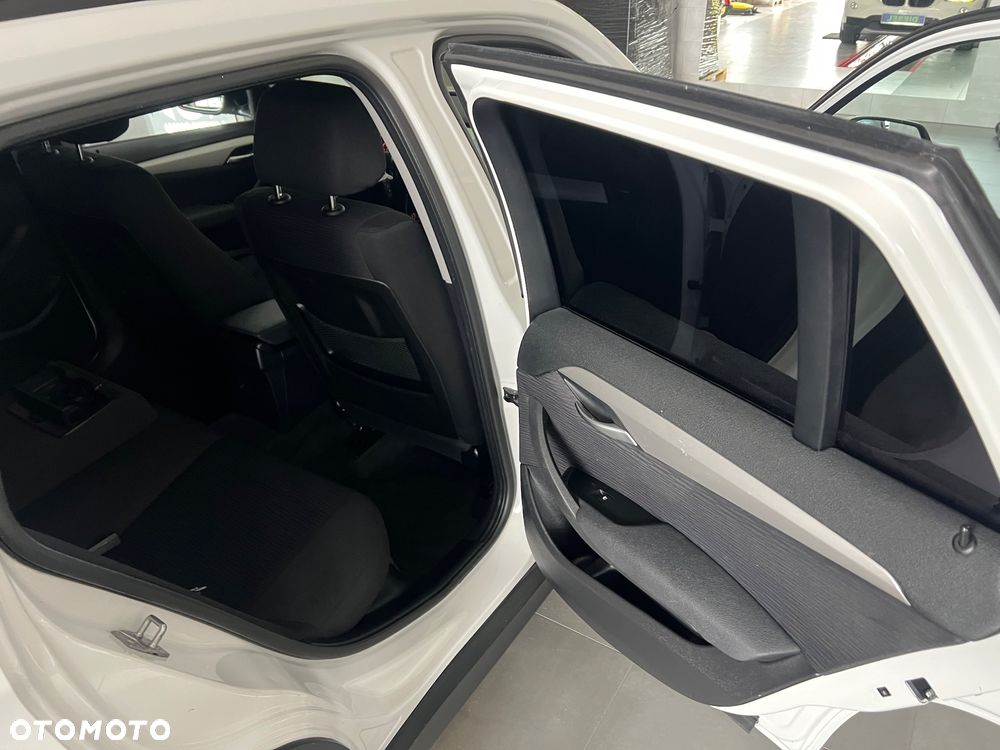 BMW X1 sDrive16d xLine - 25