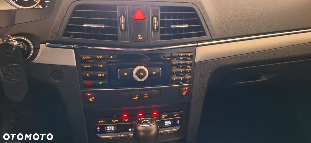 Mercedes-Benz Klasa E 250 CGI Coupe BlueEFFICIENCY Automatik Avantgarde - 13