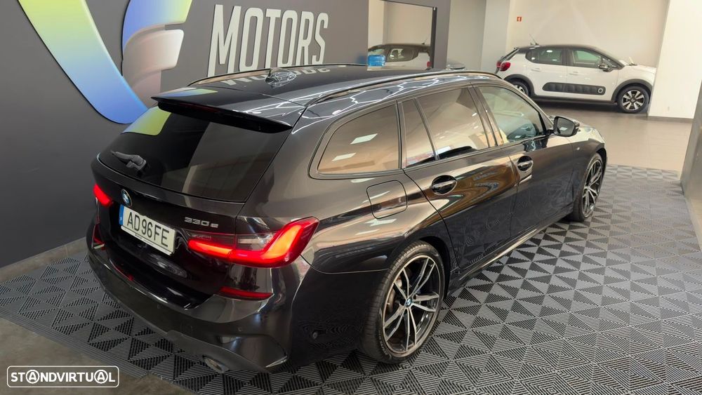 BMW 330 e Pack Desportivo M Pro Auto - 12