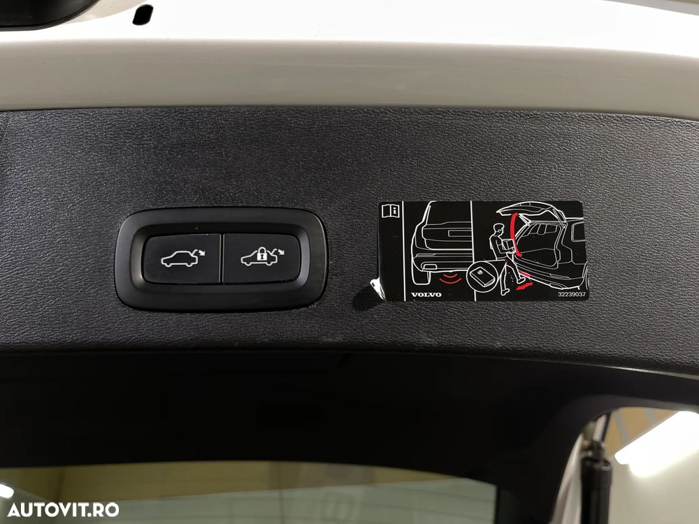 Volvo XC 40 B4 AT8 AWD Mild Hybrid R-Design - 22